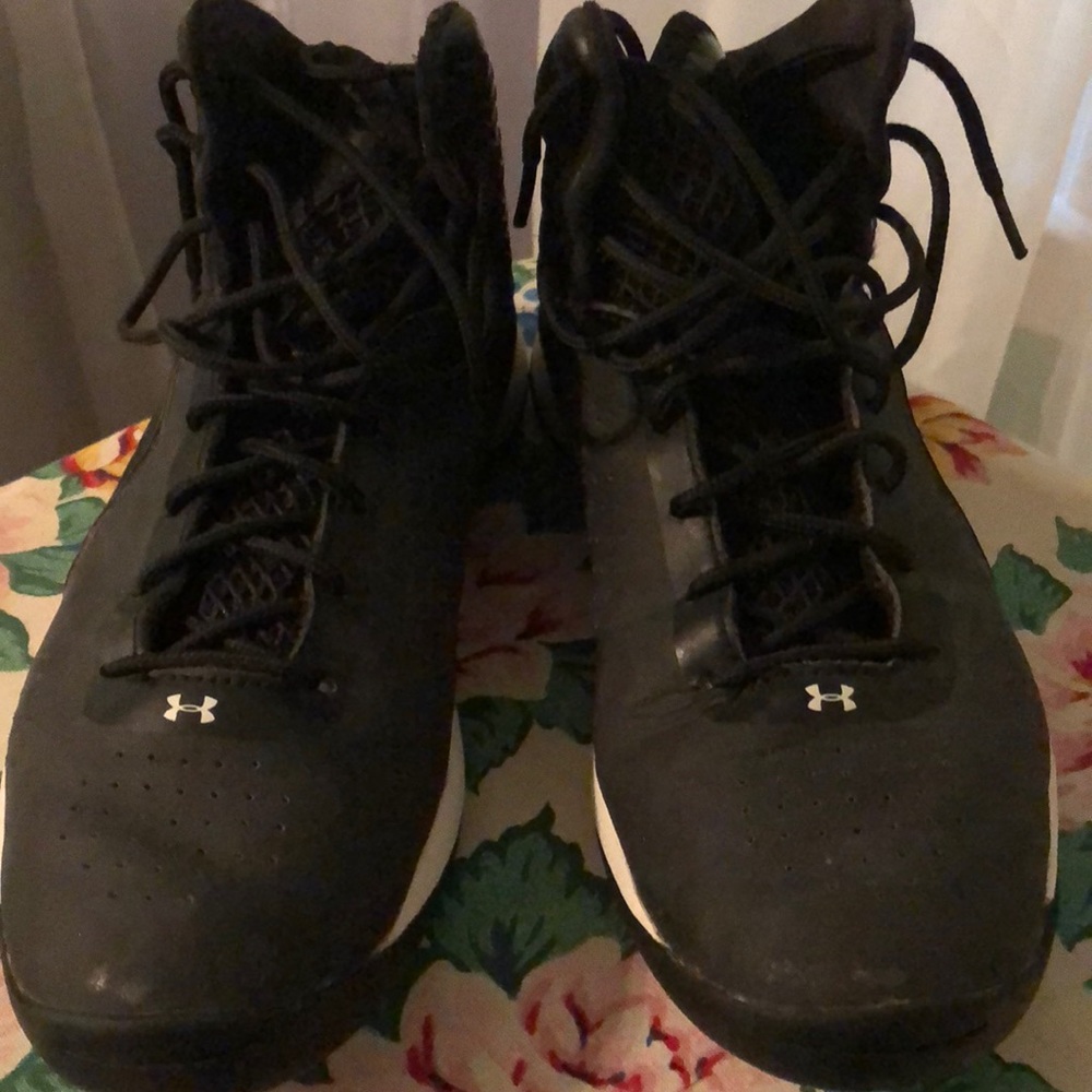 Under armour clutch fit high tops